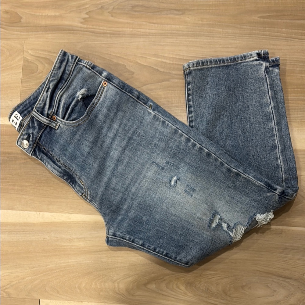 Daze Medium Wash Distressed Blue Jeans 31 Petite NWOT